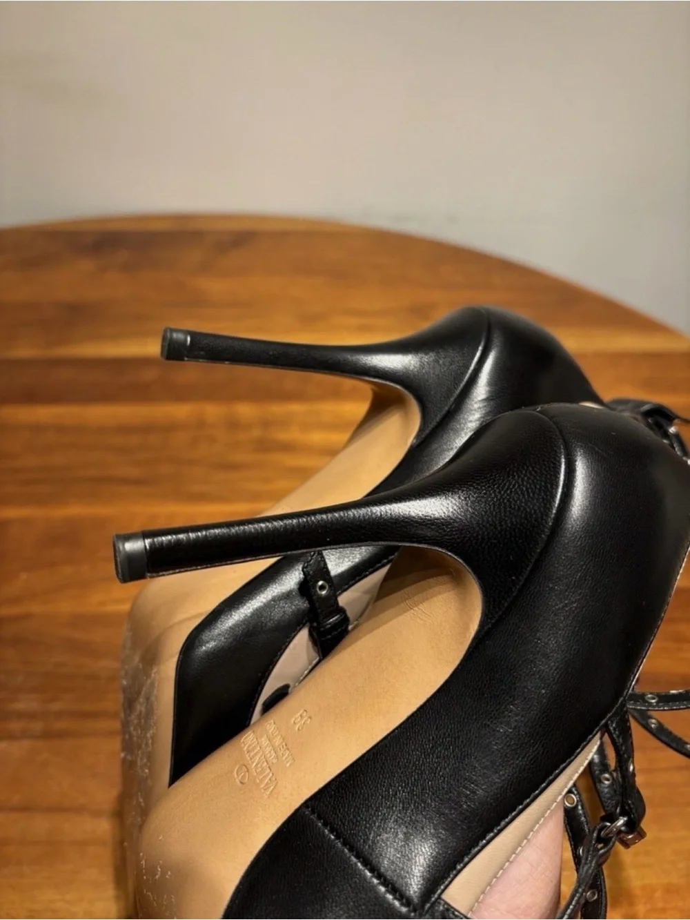 Valentino Garavani Love Latch Pumps Black Nude Leather Pointed Toe Heels EU39